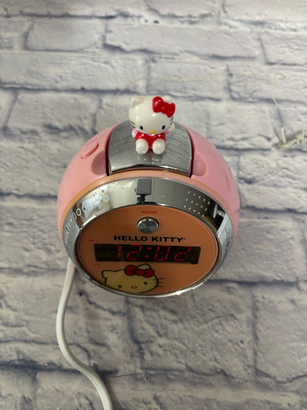 Retro Hello Kitty Pink Round Digital Radio Alarm Projection Clock 2010 Vintage - Picture 5 of 13